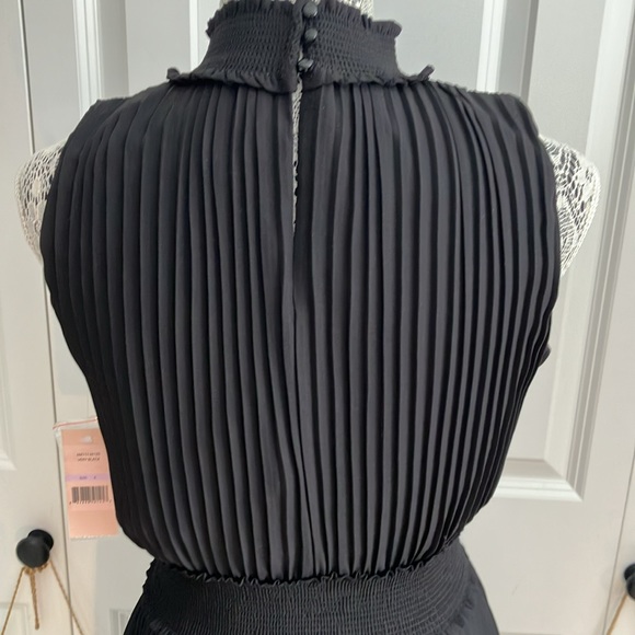 Fabulous LBD blouson dress featuring a smocked waist & accordion pleats - Picture 9 of 15